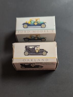 Vintage Model Car Toy Set - Black & Teal